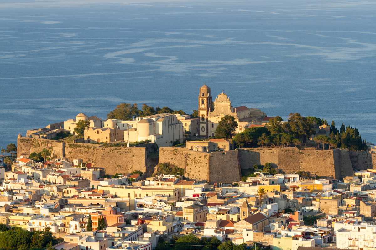 Vista del Castello di Lipari al tramonto